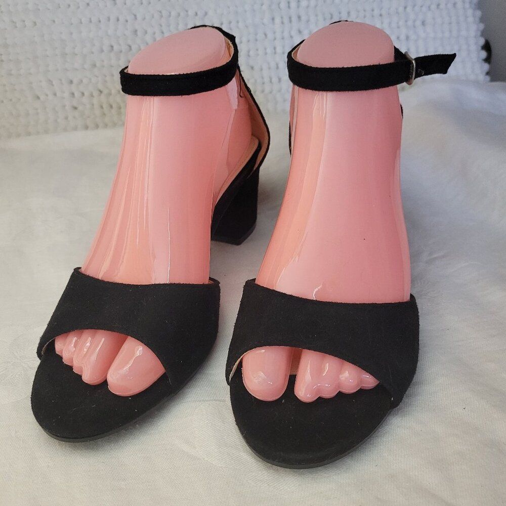 Lov Mark suede Sandals Shoes 8 Jean-60 Black never worn Open Toe 2 1/4" heel